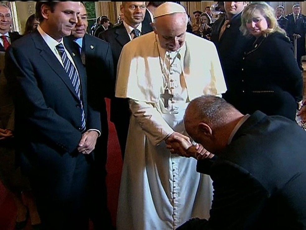 Durante a batalha contra o câncer, Oscar se encontrou com o papa Francisco, no Rio, em 2013 — Foto: Reprodução