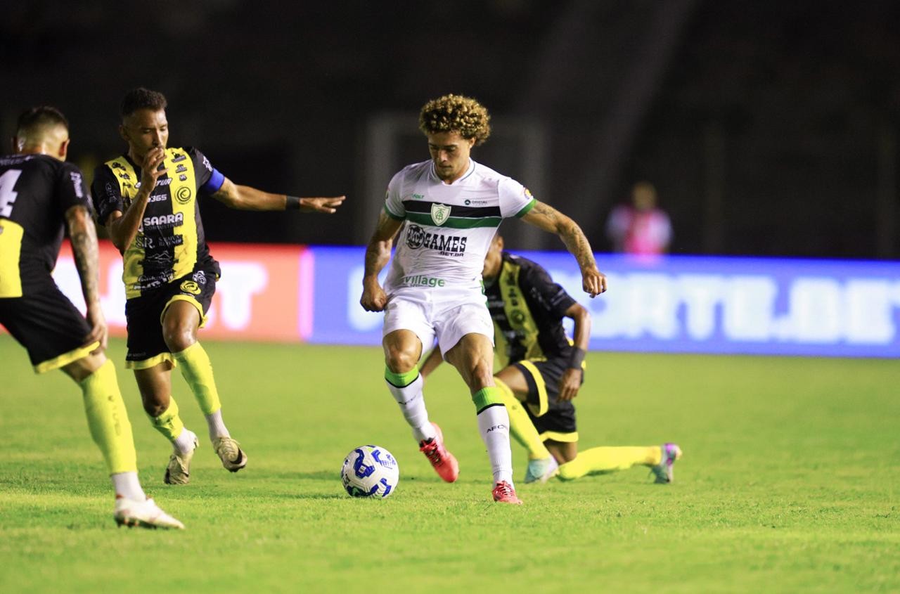 Clube de Portugal faz proposta, e Vasco aceita vender Figueiredo; América-MG precisa dar 