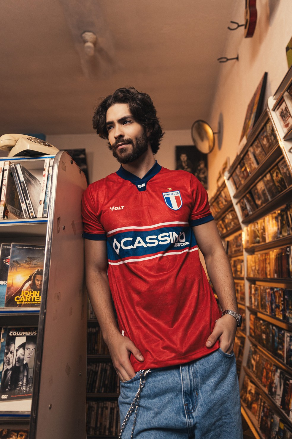 Camisa três do Fortaleza é toda vermelha com uma faixa azul central - Igor Pola/Volt Sport
