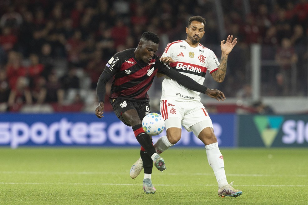 Flamengo conseguiu anular Viveros, um dos artilheiros do Brasileir�o � Foto: Hedeson Alves / AGIF