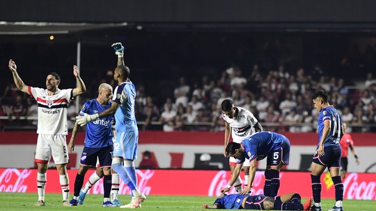 Jogador do Nacional-URU está na UTI após ter arritmia cardíaca na partida contra o São Paulo