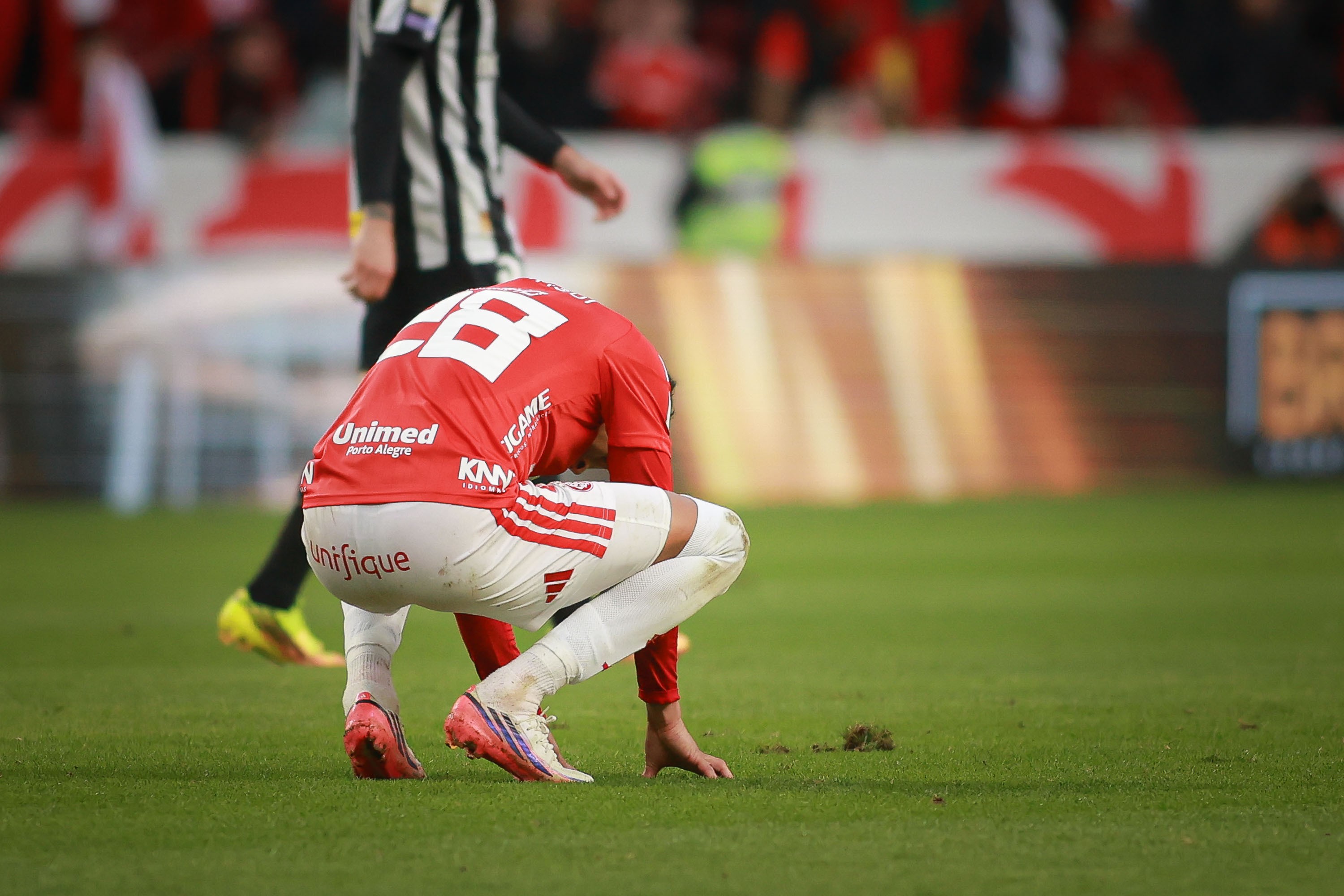 Análise: Inter surpreende ao manter Pezzolano e acelera rota rumo ao rebaixamento