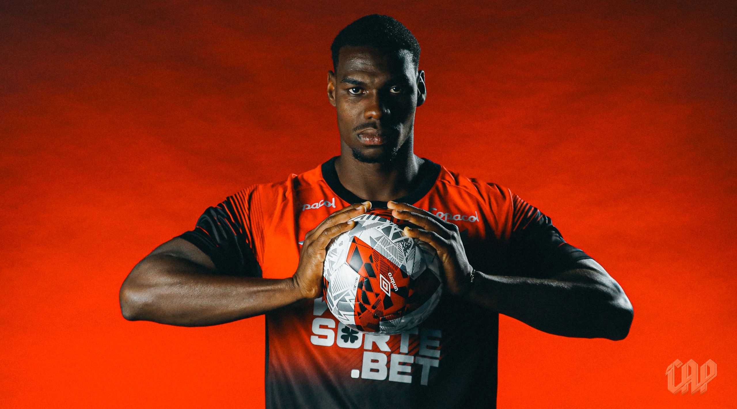 Athletico anuncia a contratação do zagueiro Carlos Terán
