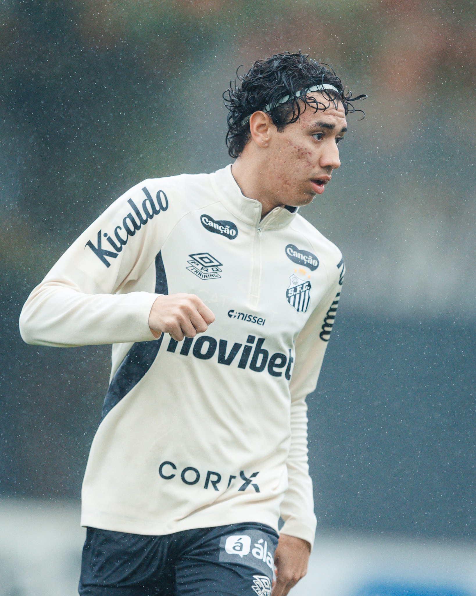 Em alta, Gabriel Bontempo muda de número no Santos
