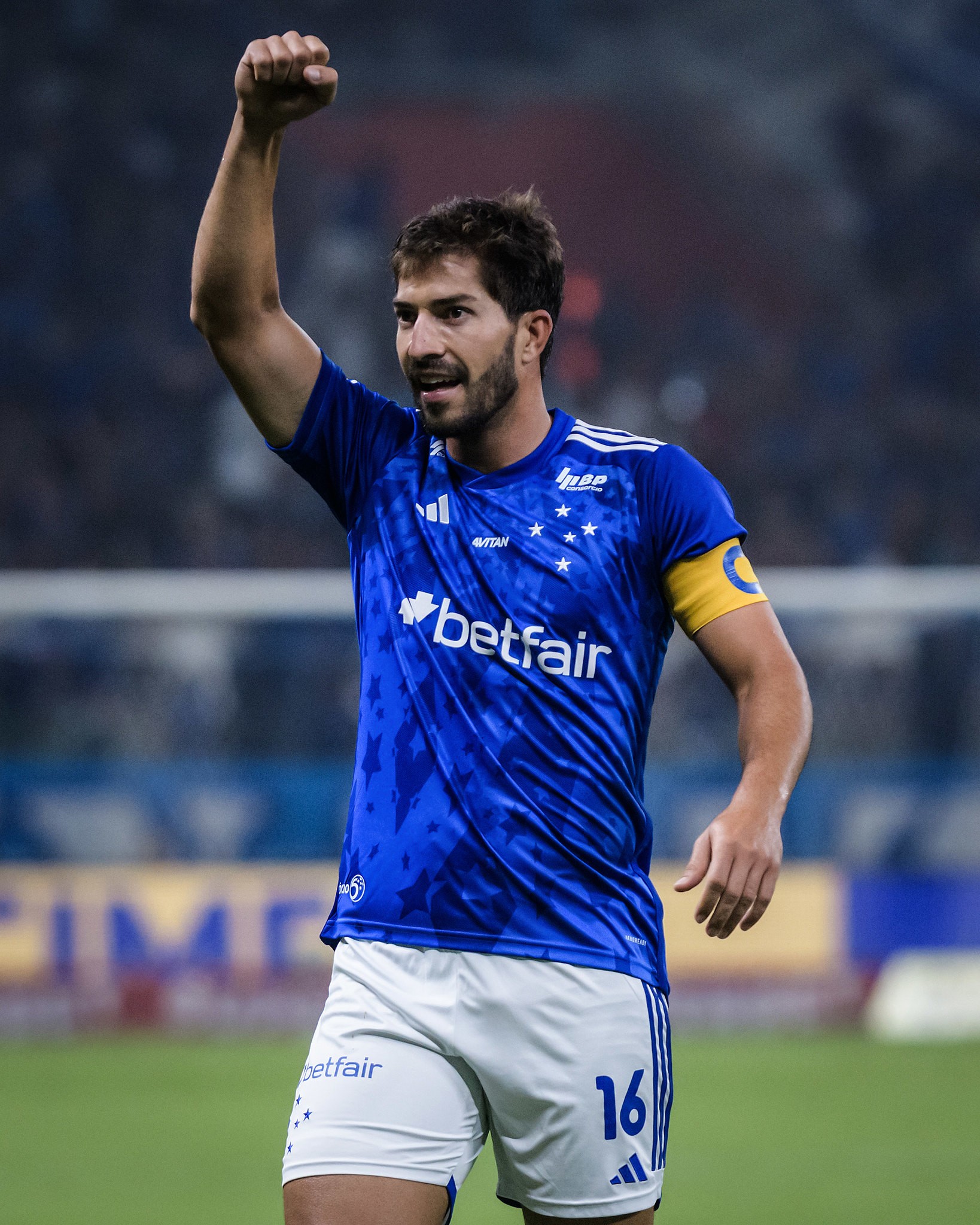 Cruzeiro renova com volante Lucas Silva