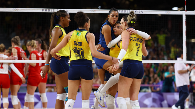 Brasil vence Polônia por 3 sets a zero e vai às quartas no vôlei feminino em Paris 2024