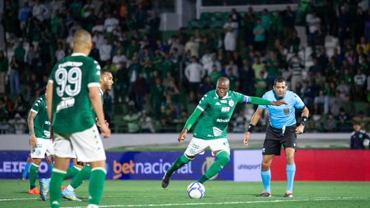 Zagueiro do Guarani diz que gol à la Ronaldinho foi primeira falta da carreira: "Falei que marcaria"