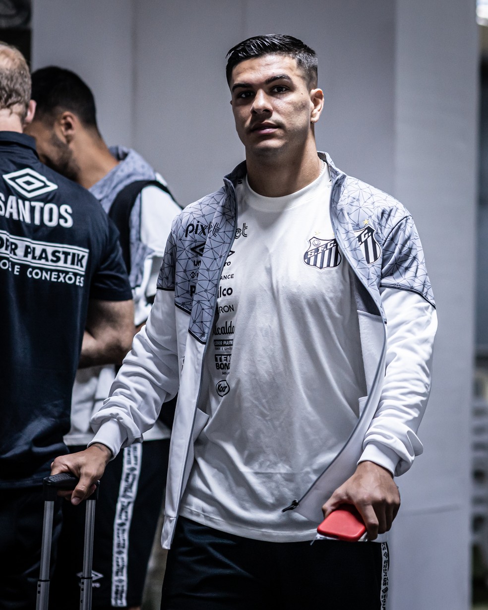 Rodrigo Fernández antes de Santos x Portuguesa — Foto: Raul Baretta/ Santos FC