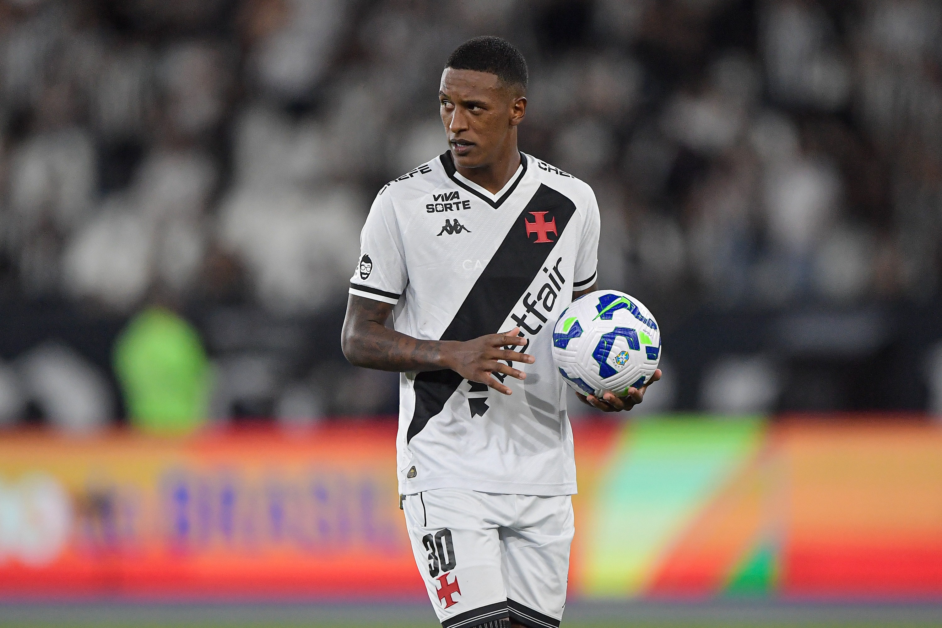 Bastidores: pênaltis do Vasco têm intuição de Diniz, piada de Puma e redenção de Robert Renan