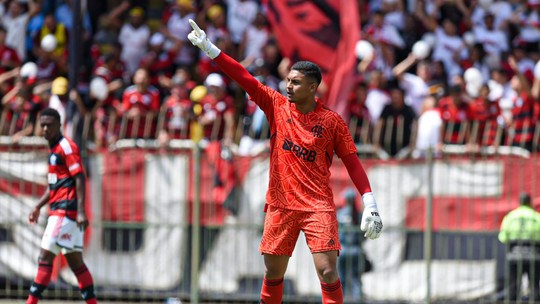 Saída de Santos abre espaço para Flamengo ter no profissional o 1º sobrevivente da tragédia do Ninho