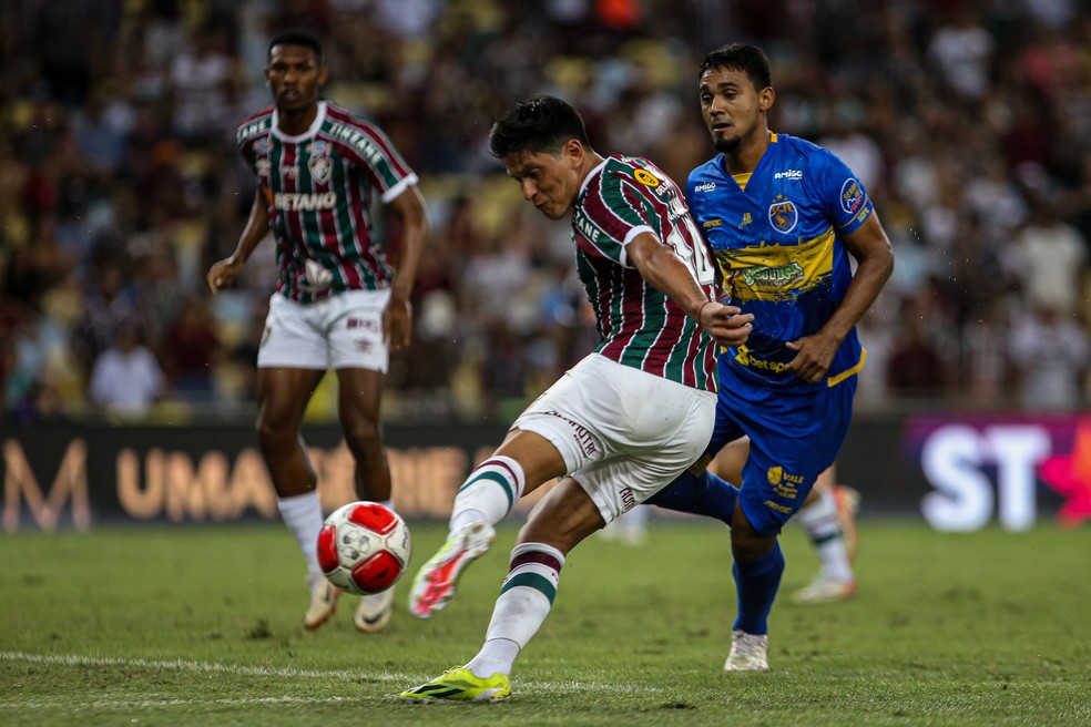 Cano chutando para fazer o gol do Fluminense — Foto: Marcelo Gonçalves/Fluminense