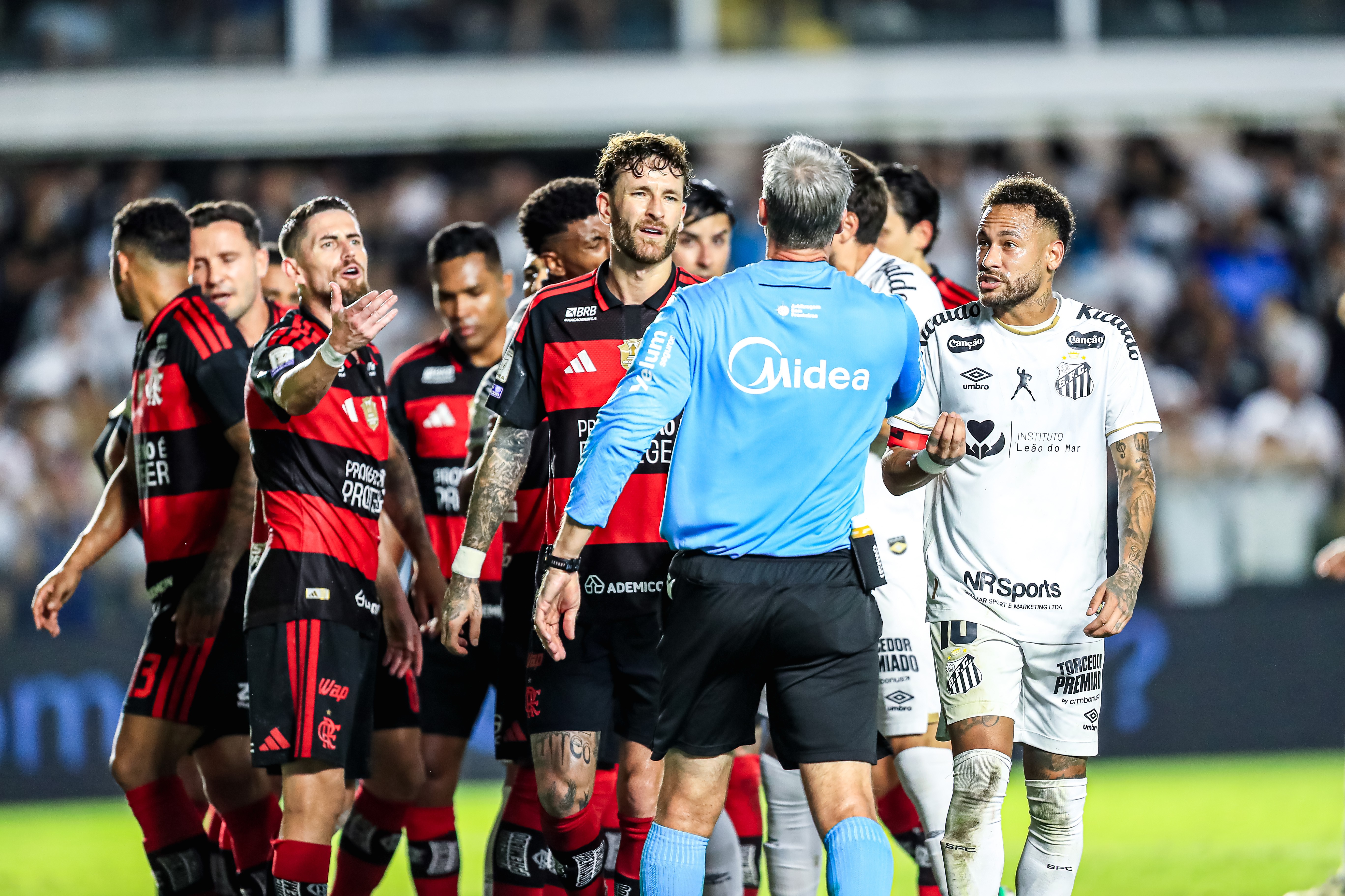 Flamengo prega autocrítica e responsabilidade após tropeço: "Primeiro se olhar no espelho"