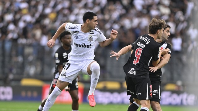 Caballero ganhou chance como titular do Santos em São Januário