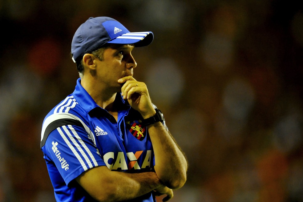 Eduardo Baptista em novembro de 2014, dirigindo o Sport — Foto: Aldo Carneiro / Pernambuco Press
