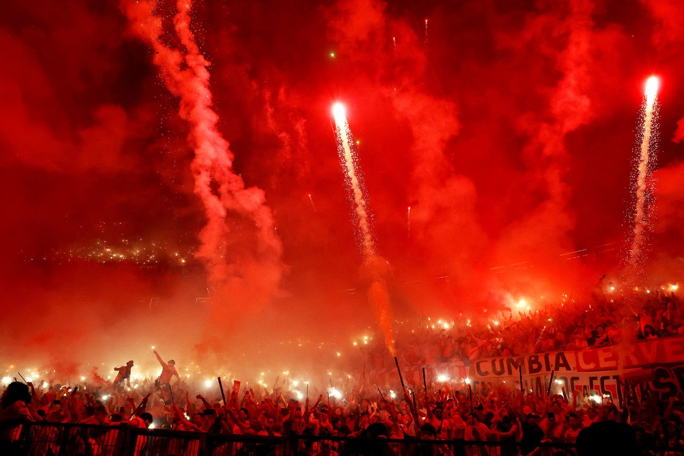 Recebimento da torcida do River Plate no Monumental antes de enfrentar o Atlético-MG pela Libertadores — Foto: REUTERS