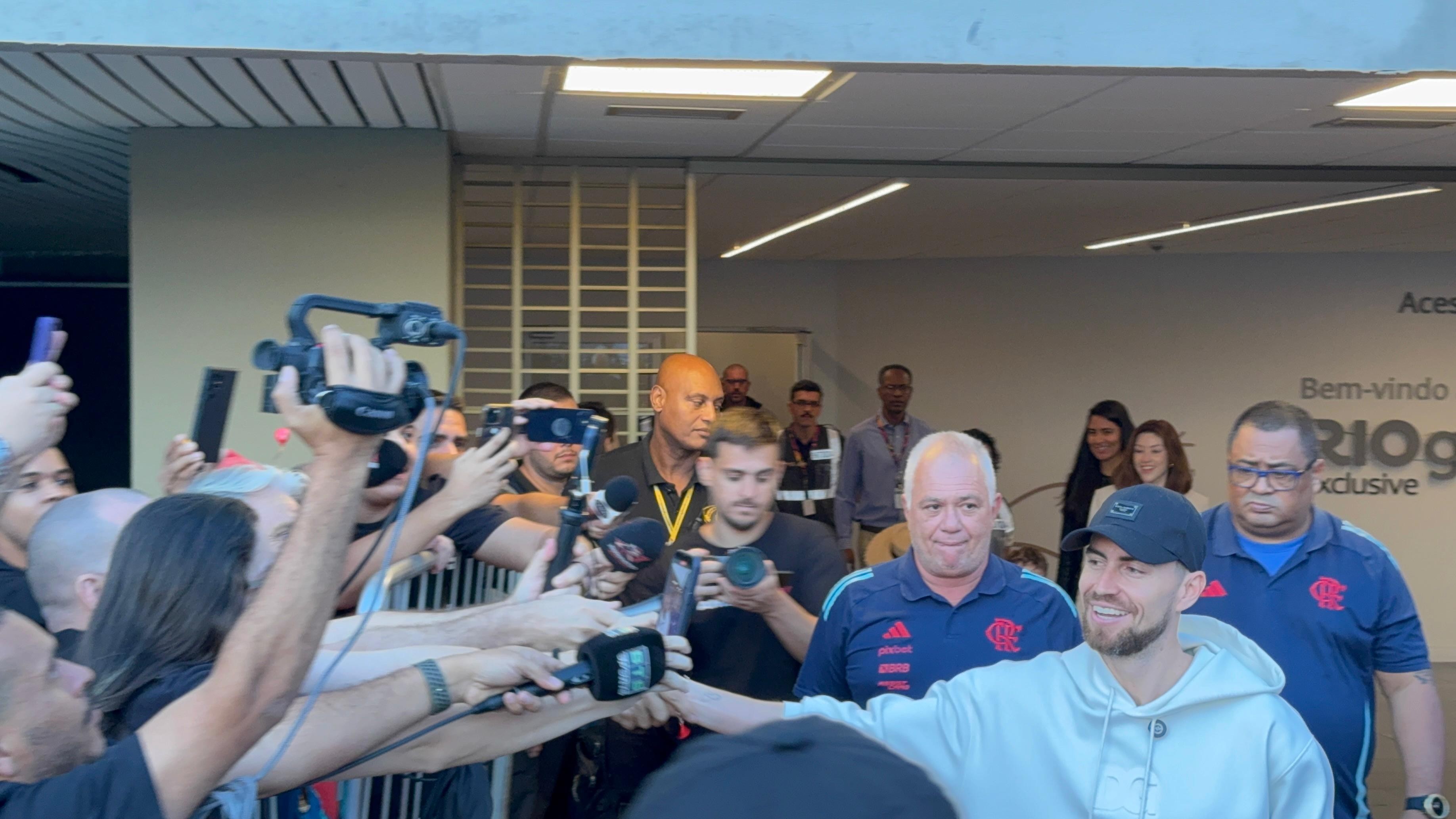Jorginho desembarca no Rio para se apresentar ao Flamengo
