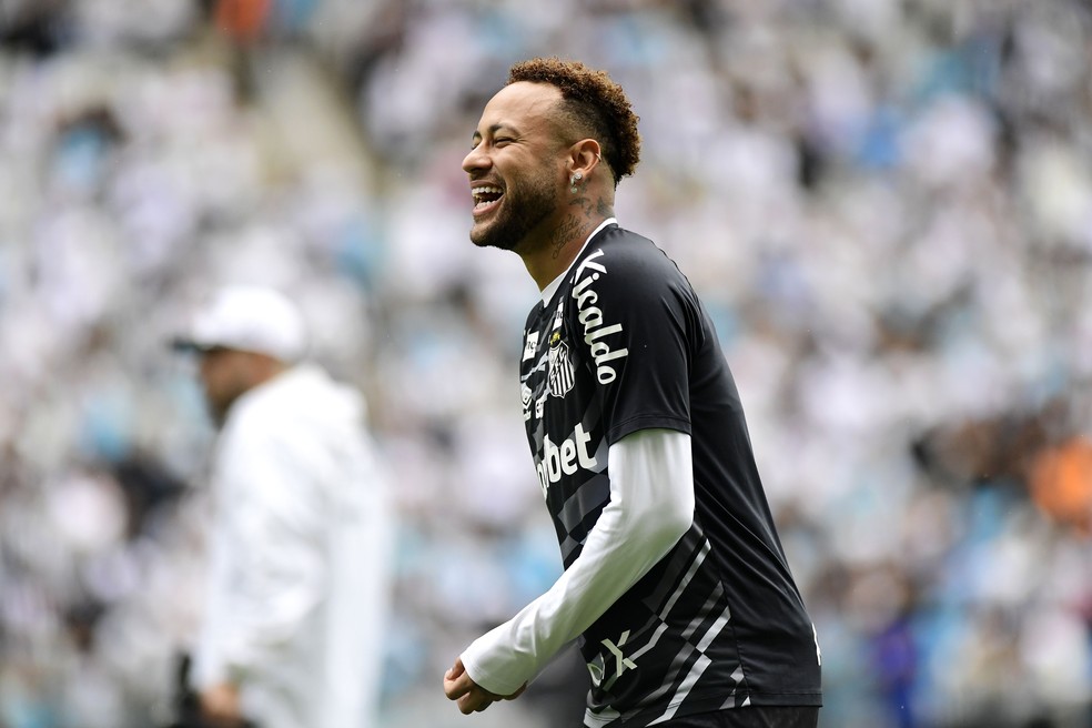 Neymar antes de Santos x Coritiba — Foto: Marcos Ribolli
