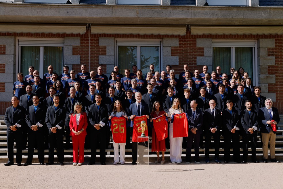 Rei da Espanha recebe a delegação — Foto: Federação de Futebol da Espanha