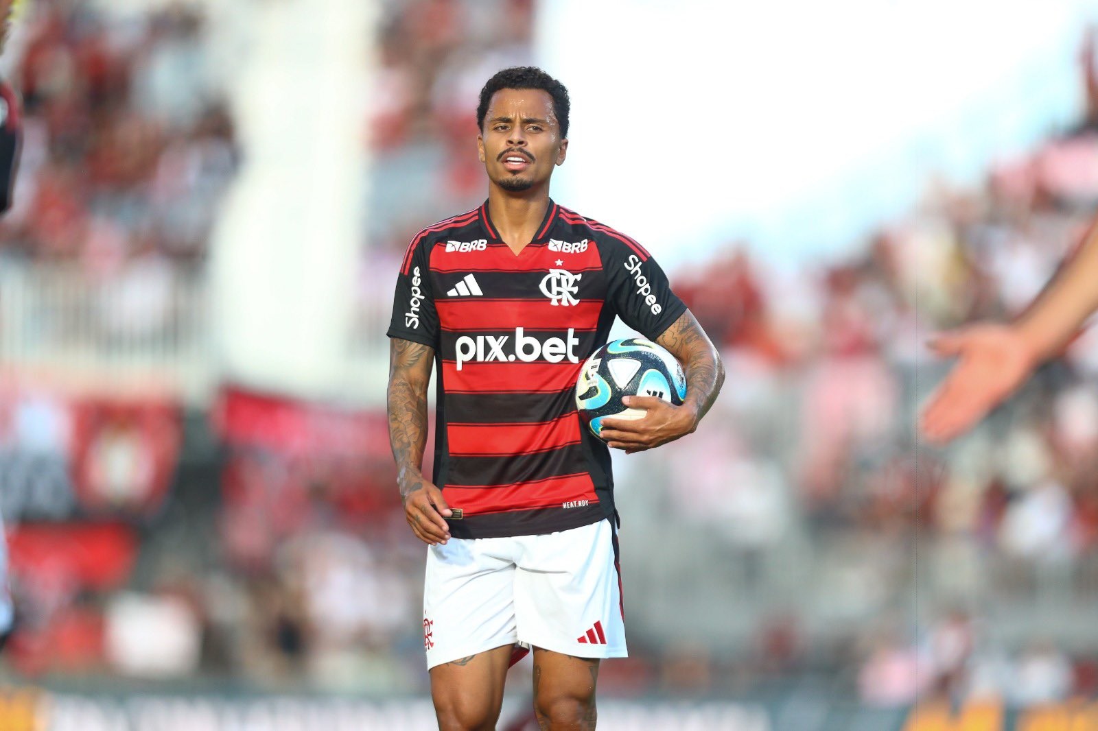 Flamengo não contará com Allan e De la Cruz para jogo na altitude.