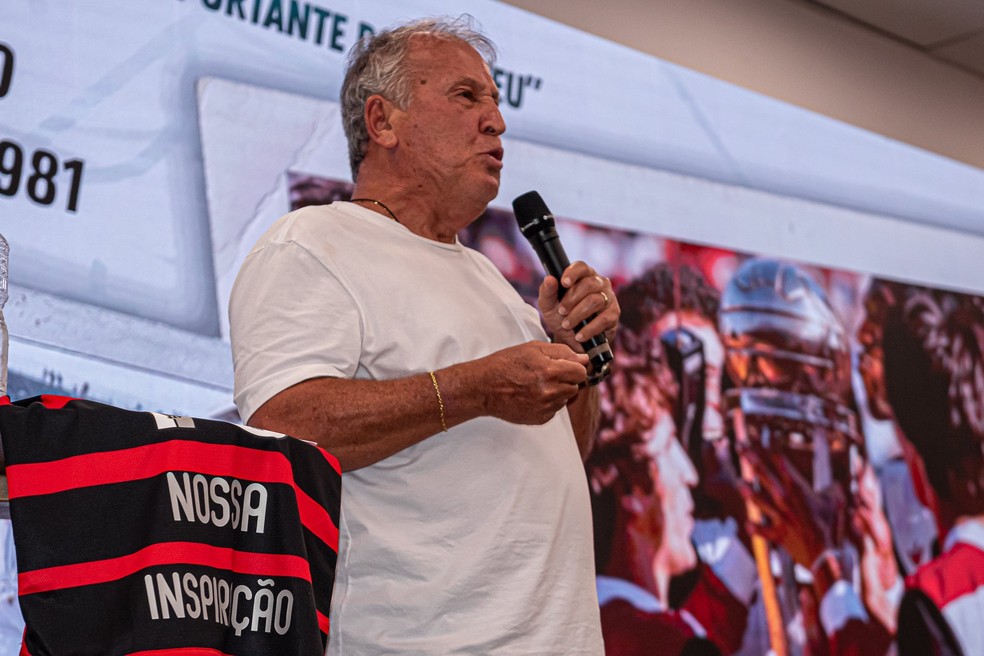 Zico palestra para meninas e meninos do Flamengo — Foto: Paula Reis/Flamengo