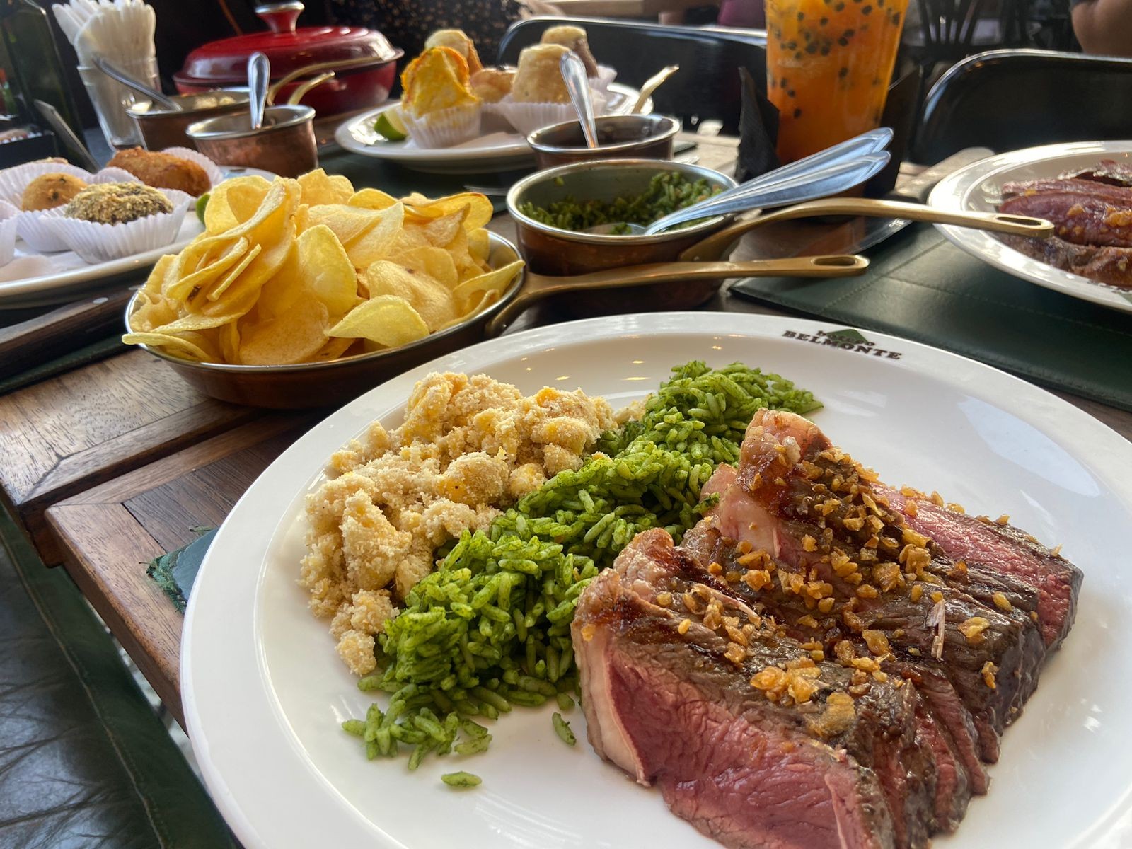 Picanha e retiro em praia: como é a vida de Artur Jorge, técnico do Botafogo, no Rio