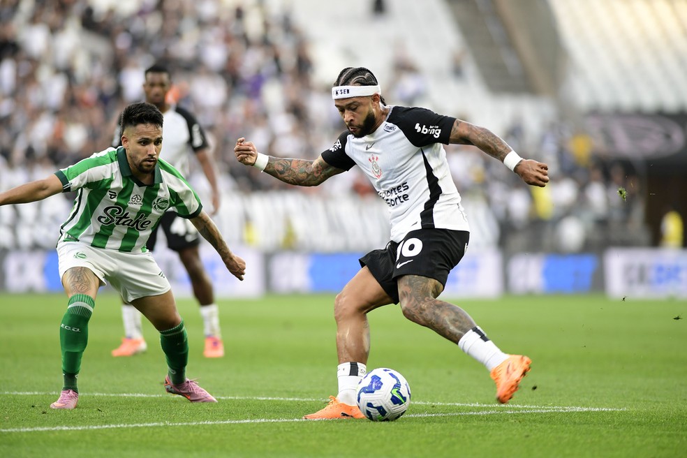 Memphis Depay em Corinthians x Juventude &mdash; Foto: Marcos Ribolli