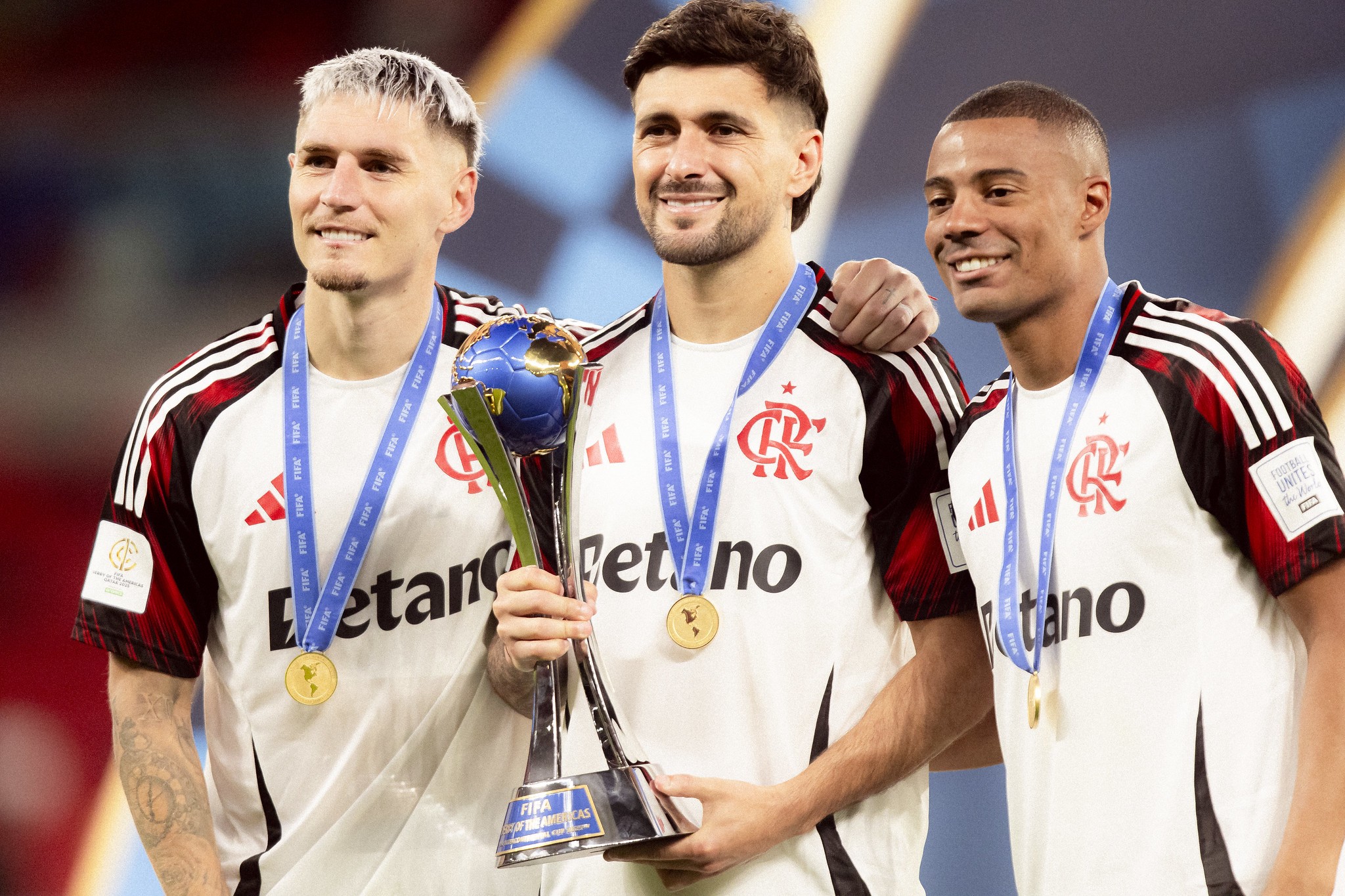 Flamengo reage a revezes e, em jogo decisivo, renova esperança no sonho do Intercontinental