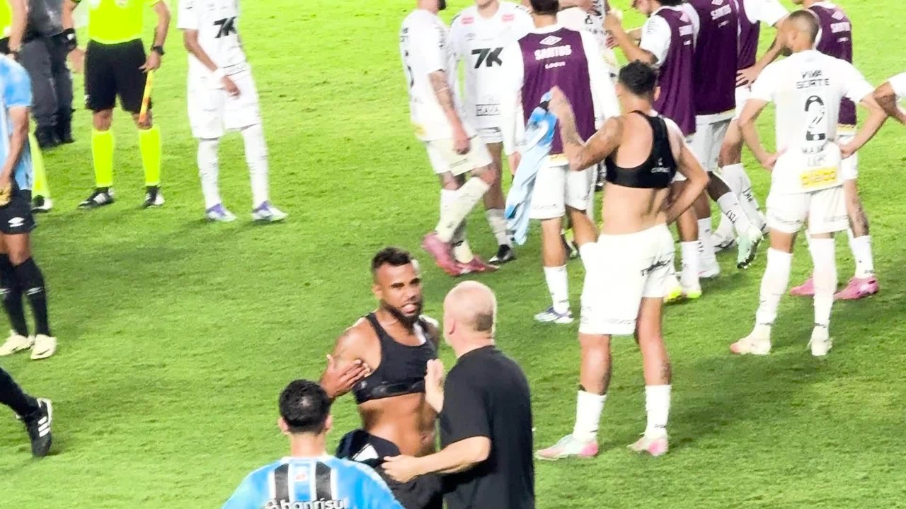 Mano e Alex Santana discutem após empate do Grêmio; veja o vídeo