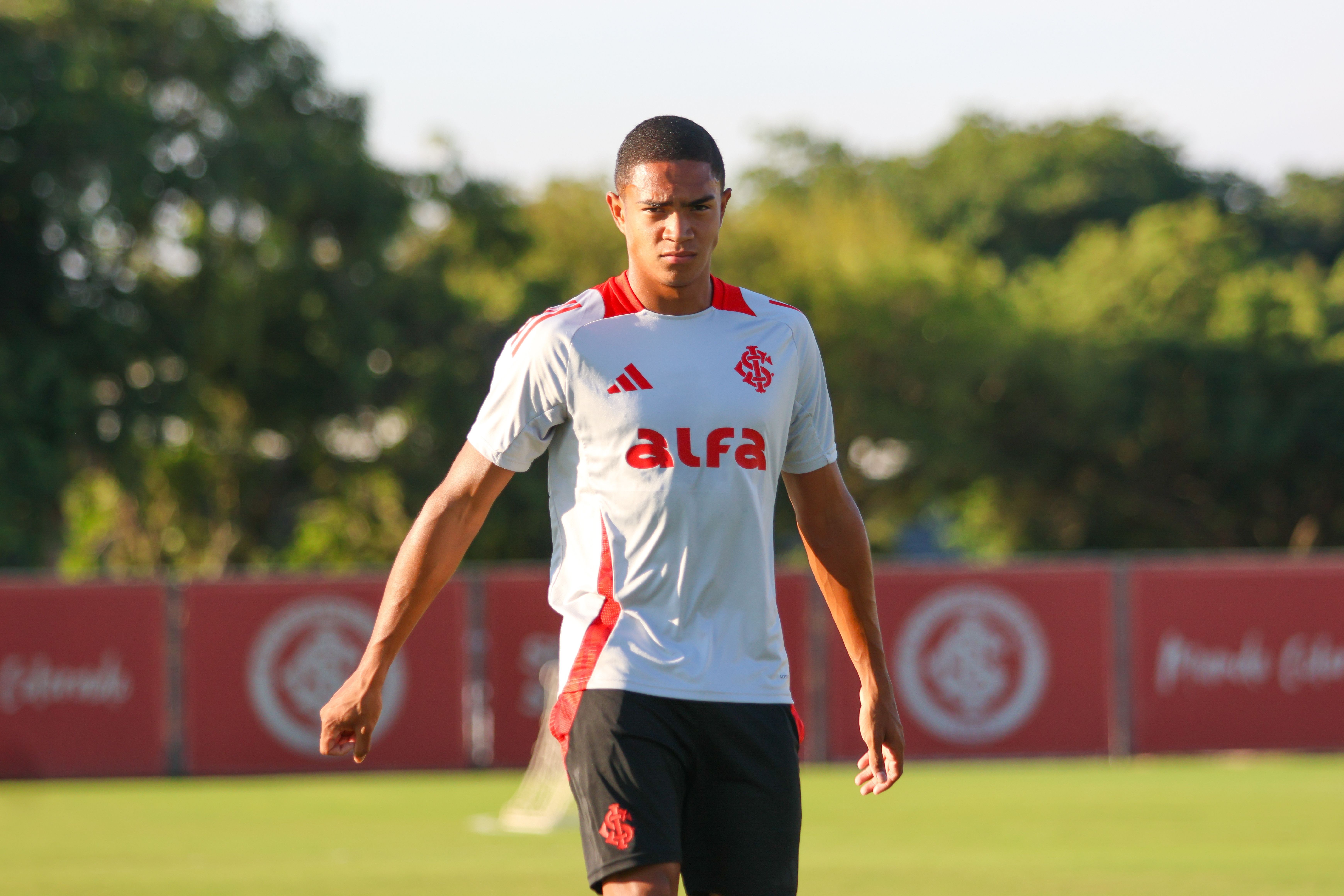 Inter encaminha venda de volante ao Orlando City; confira detalhes  | Ge