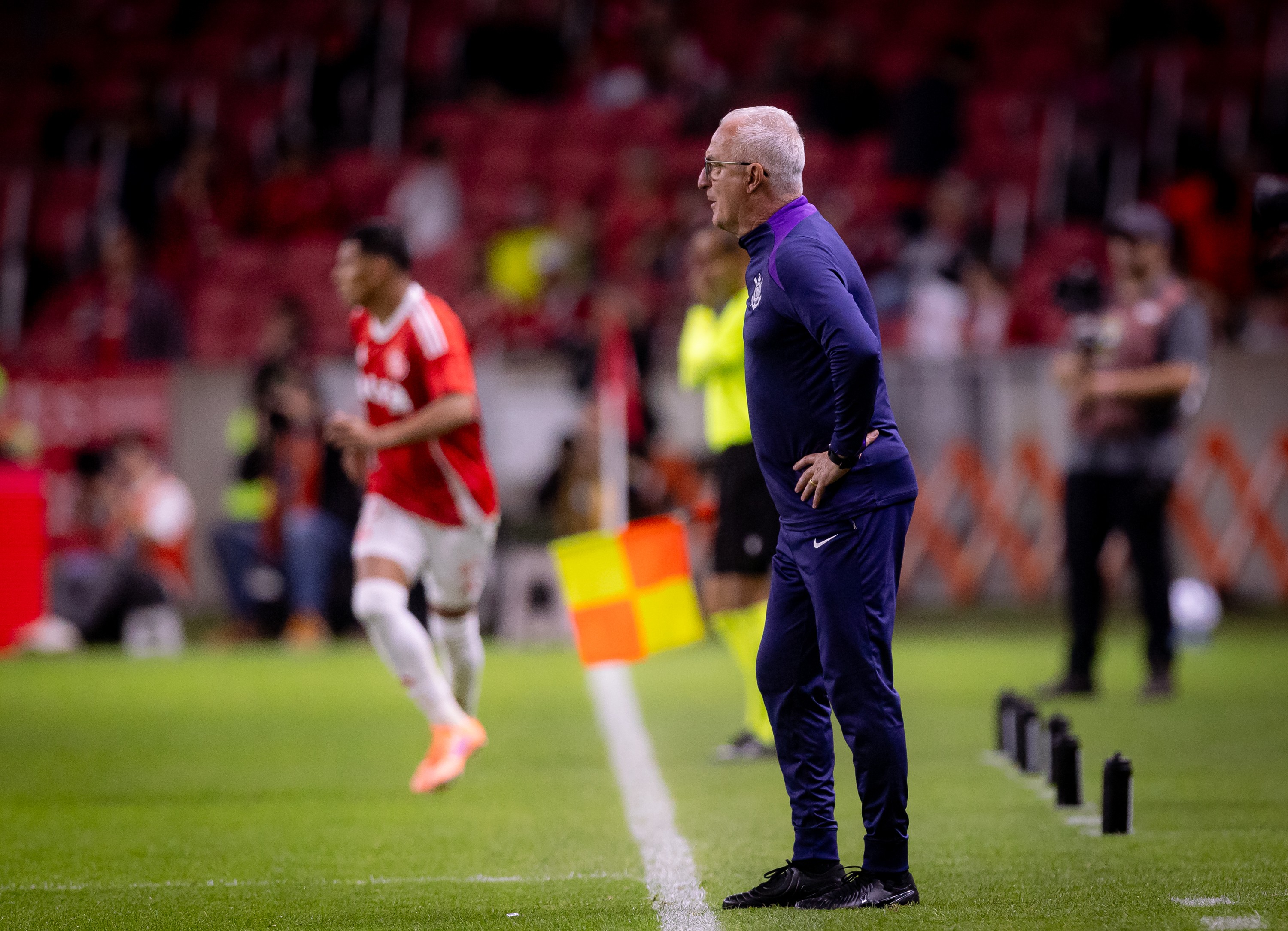 Dorival culpa árbitro pelo empate do Corinthians com o Inter: 