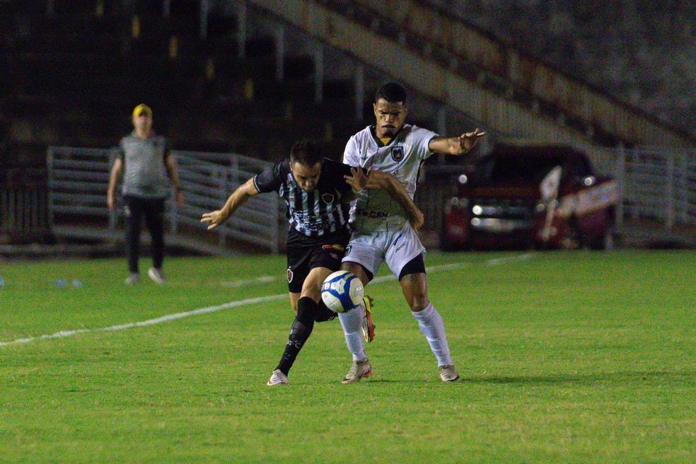 Botafogo-PB e Volta Redonda, no Almeidão — Foto: Cristiano Santos / Botafogo-PB