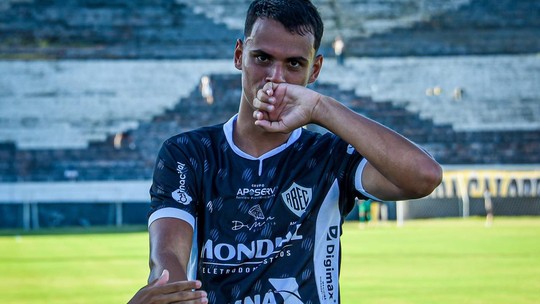 "Me inspiro em Sérgio Ramos", diz zagueiro e artilheiro do Rio Branco - Foto: (Sanderson Barbarini / FOTOP)