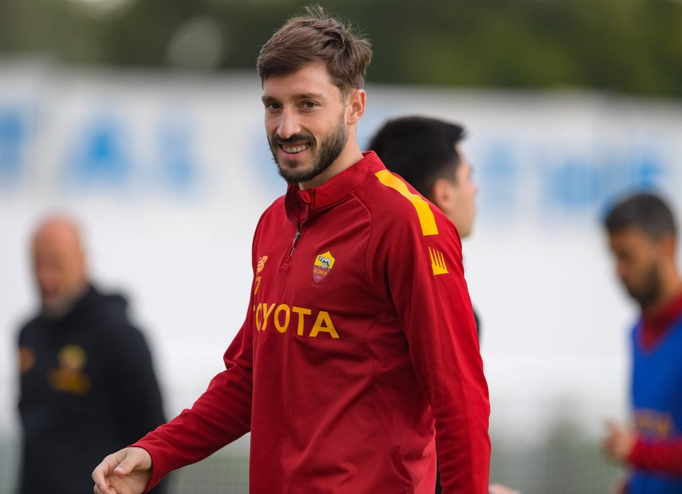 Matías Viña em treino da Roma — Foto: Fabio Rossi/AS Roma via Getty Images