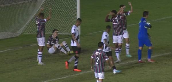 Defender Caio Liao, of the Fluminense U-20 team, sustains a serious injury in a classic match with Vasco;  powerful image |  Fluminense