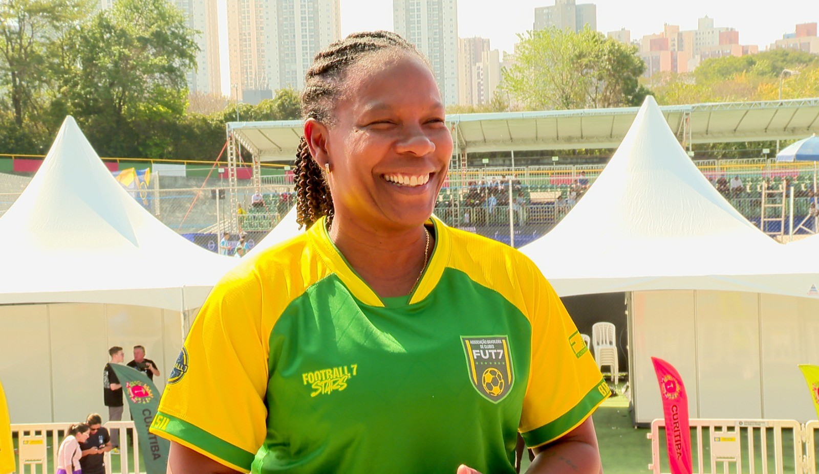 Com Formiga entre palestrantes, simpósio debate futebol feminino