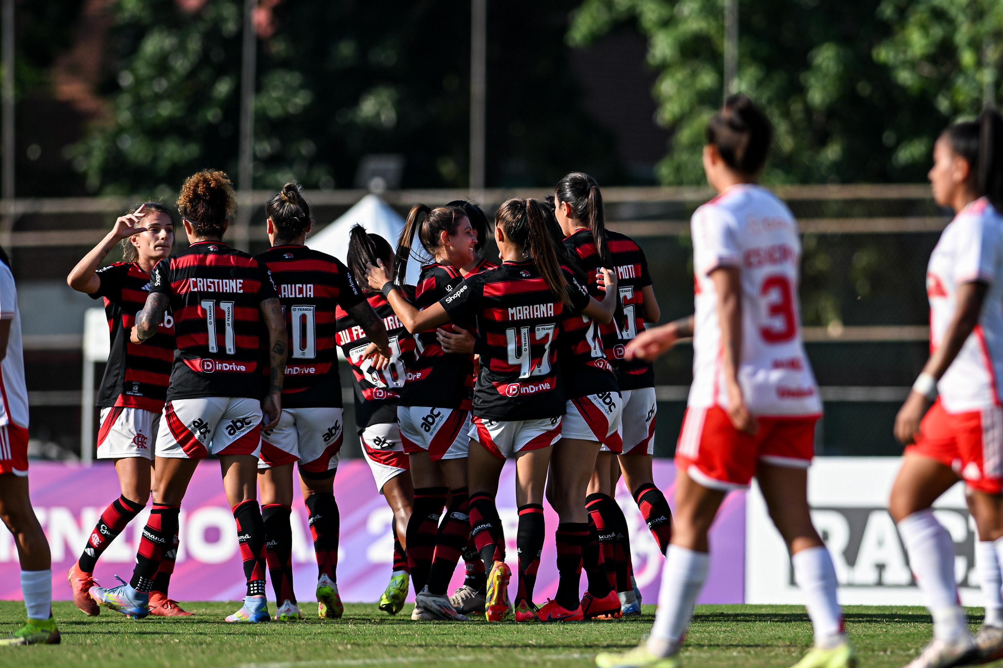 Flamengo feminino ainda não prevê jogo no Maracanã, dirigente justifica