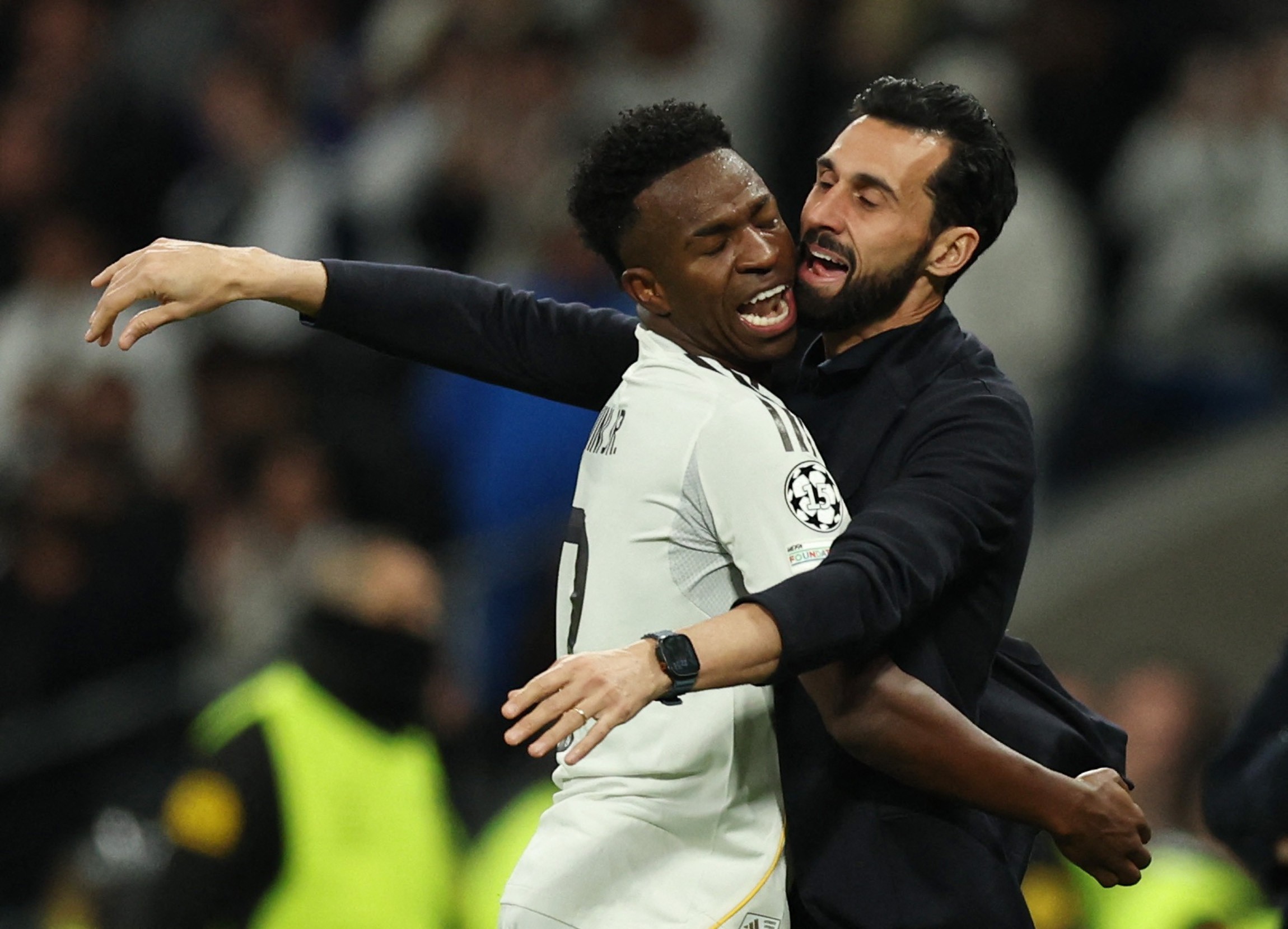 Técnico do Real Madrid apoia Vini e desafia Uefa na luta contra racismo