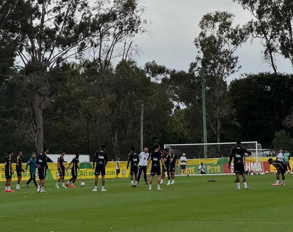Escalação da Seleção: Ancelotti repete time com sete mudanças e Raphinha como centroavante — Foto: Cahê Mota