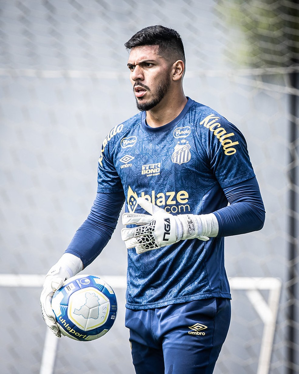 Adversário do Fluminense nas quartas de final da Copa do Brasil, o Bahia anunciou a contratação do goleiro João Paulo, que estava no Santos