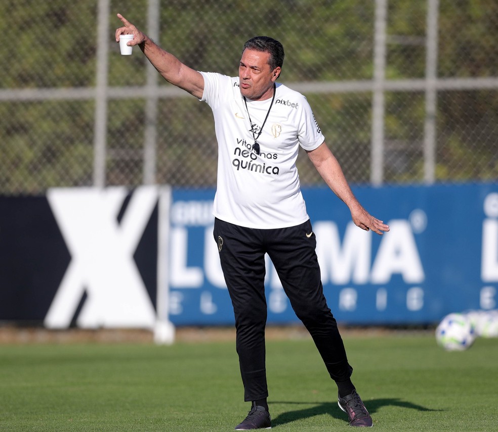 Luxemburgo em treino do Corinthians — Foto: Rodrigo Coca/Ag. Corinthians