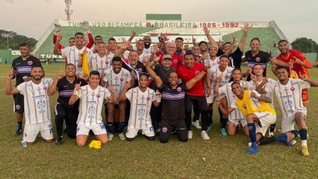 Maranhão comemora classificação diante da Tuna Luso, no estádio do Souza