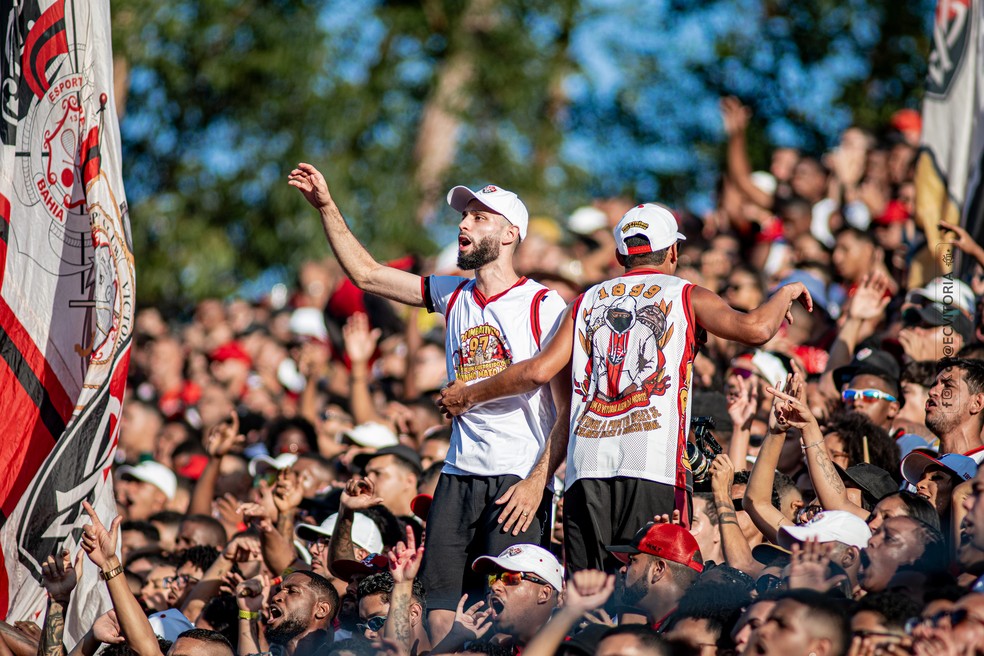 Wagner Leonardo acompanha Vitória x Flu no meio da torcida — Foto: Victor Ferreira/EC Vitória