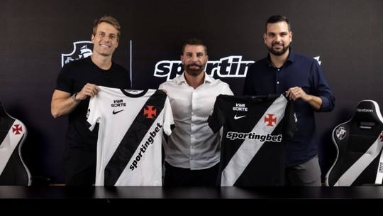 Shaquille O'Neal estrela ação de novo patrocinador do Vasco e canta "casaca"