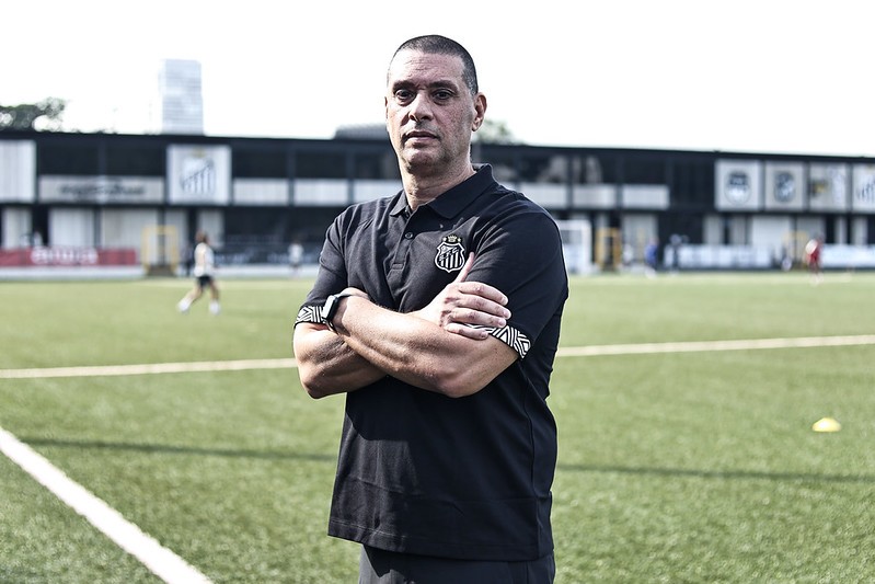 Santos anuncia Marcelo Frigerio como técnico do time feminino
