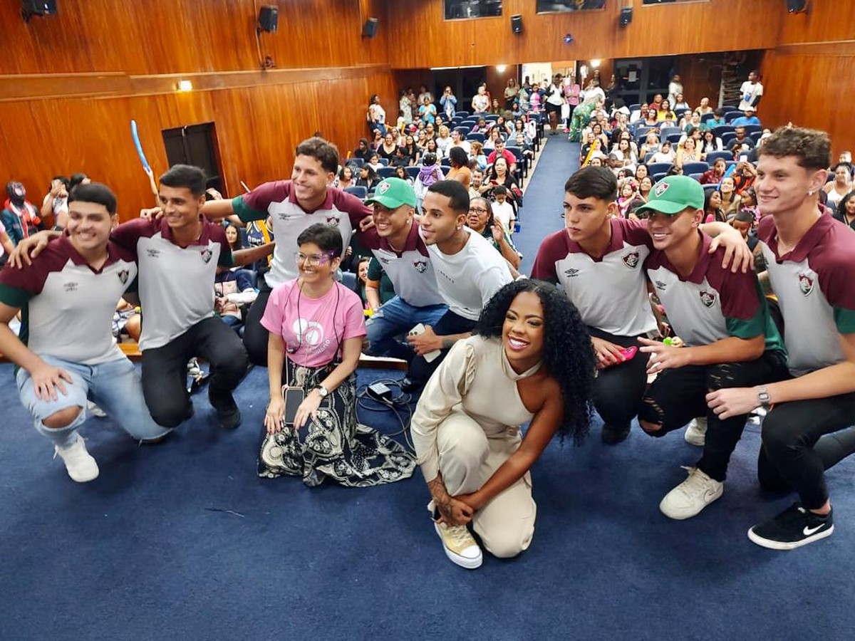 Alexandre and Fluminense youth players visit children being treated for cancer in Inca |  Fluminense