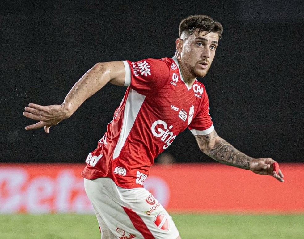 João Vieira, volante do Vila Nova — Foto: Roberto Corrêa/VNFC