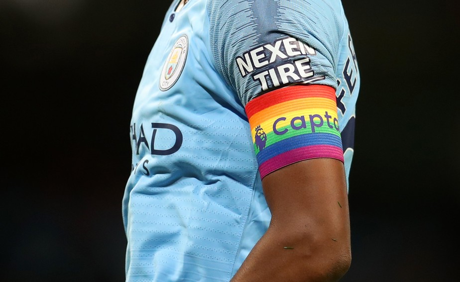 Primeiro time de futebol gay da Bahia lança uniforme com cores do arco-íris