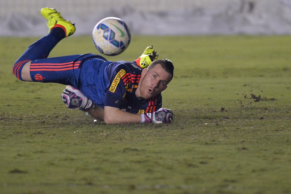 Paulo Victor em ação pelo Flamengo