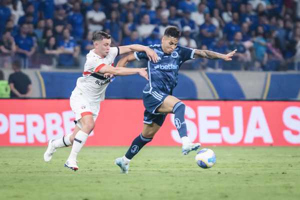Reforços são destaque na estreia do São Paulo contra o Cruzeiro: Ruan comemora.