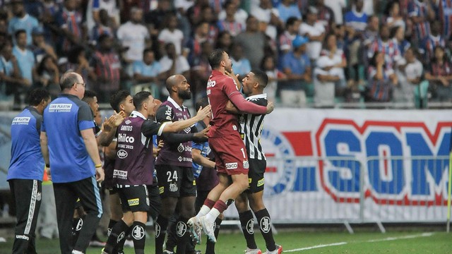 Santos comemora gol de empate contra o Bahia